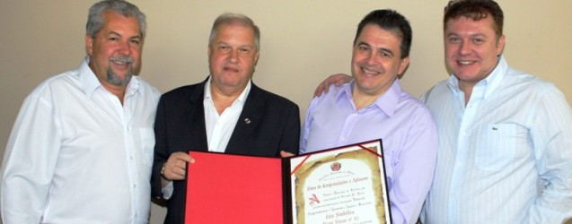 A ARLS Hugo Simas nº 92 realizou na última sexta-feira, dia 16 de dezembro de 2011, seu tradicional Jantar de Confraternização de Final de Ano, com a presença de centenas...